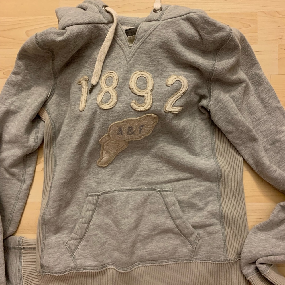 Grey sweatshirt